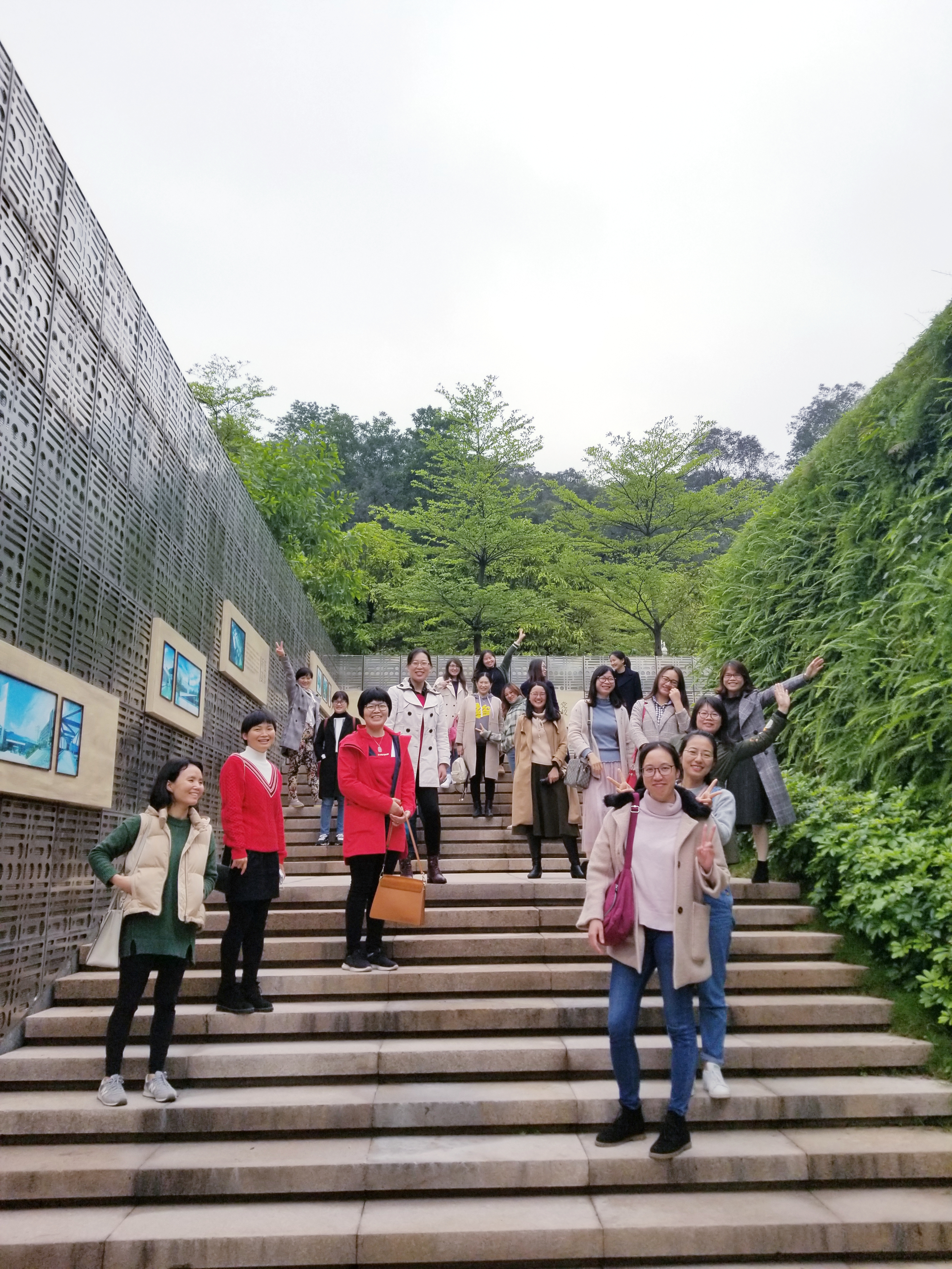 腐漫画
女教工欢庆国际妇女节4.jpg