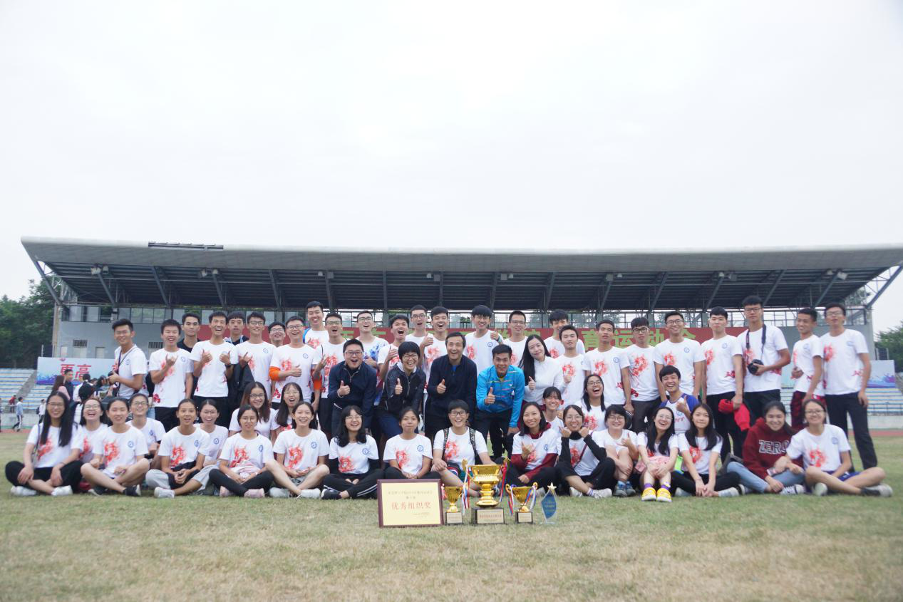 腐漫画
在校运会中勇夺佳绩1.png