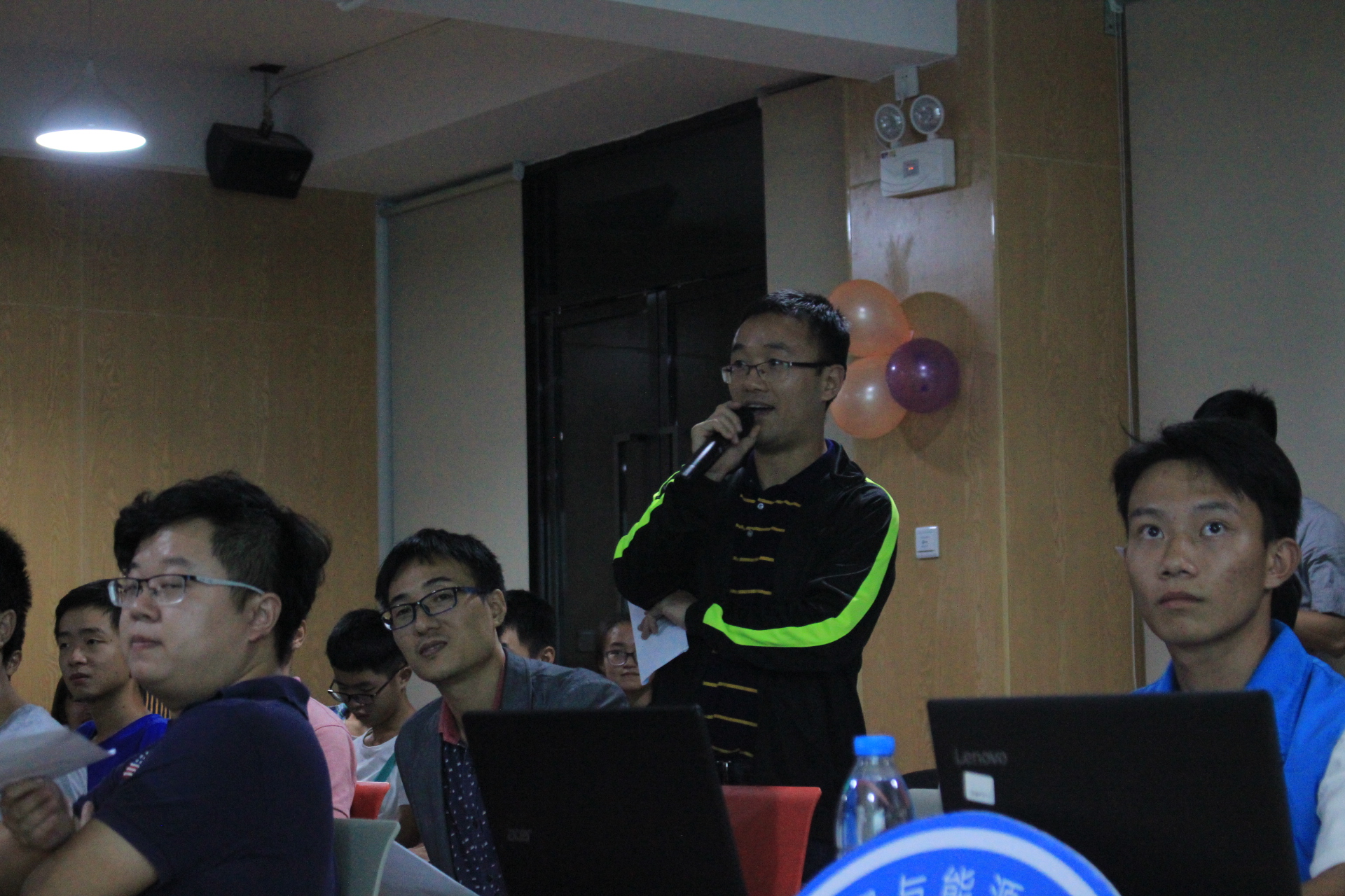 腐漫画
联合莞馨社区举行2018漂流瓶分享师生汇2.JPG