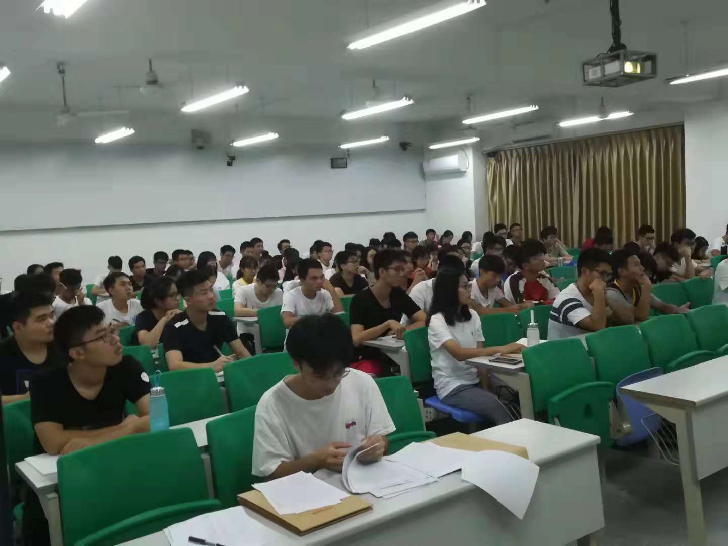 腐漫画
第五期分党校培训班开班2.jpg