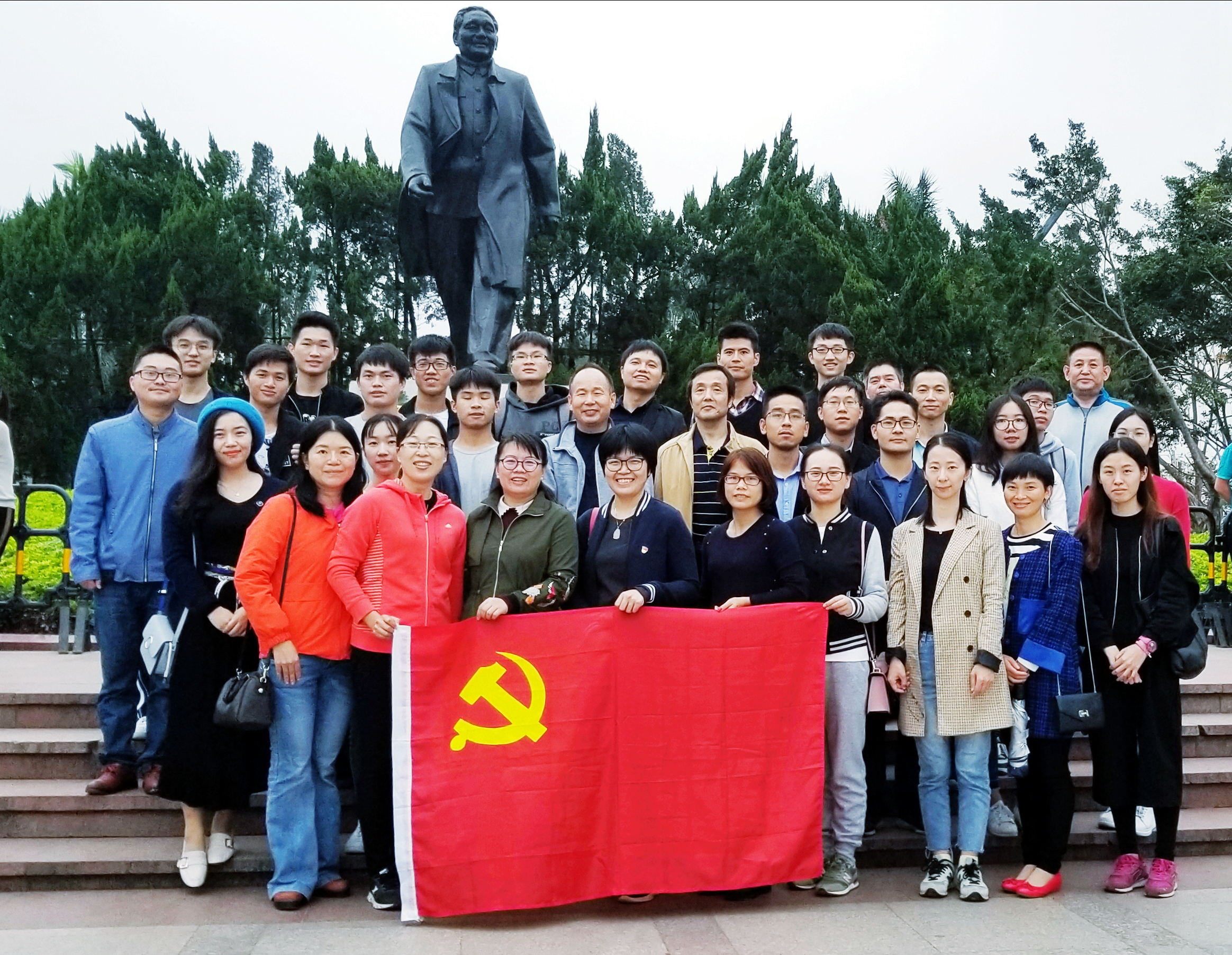 腐漫画
开展党日活动参观-大潮起珠江-广东改革开放四十周年展览-2.jpg