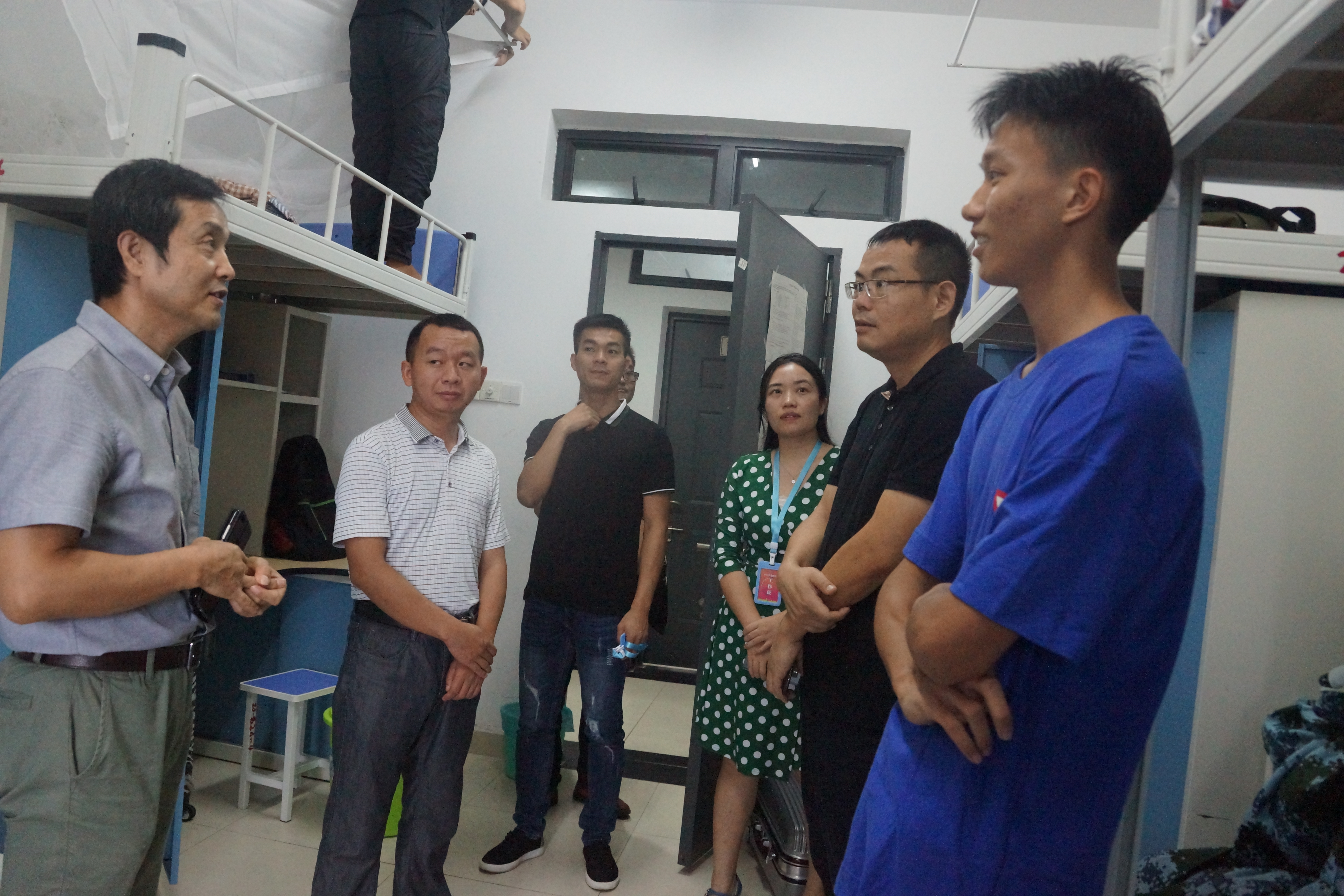 腐漫画
领导走访新生宿舍-看望18级萌新1.JPG