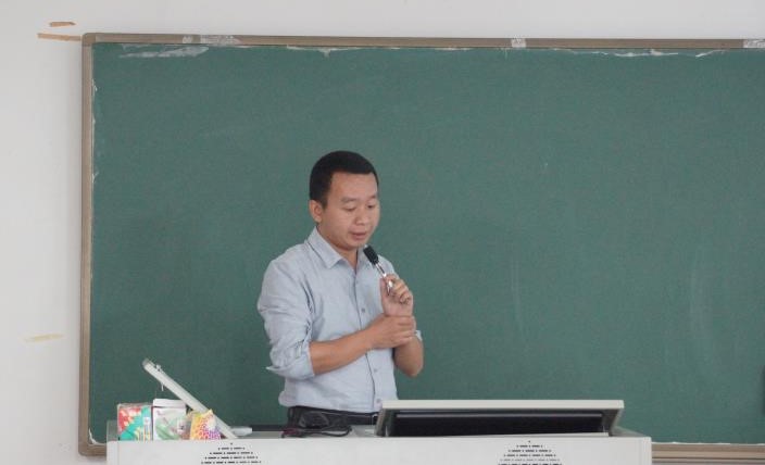 腐漫画
师生热议-争创一流本科教育2025行动计划-3.jpg