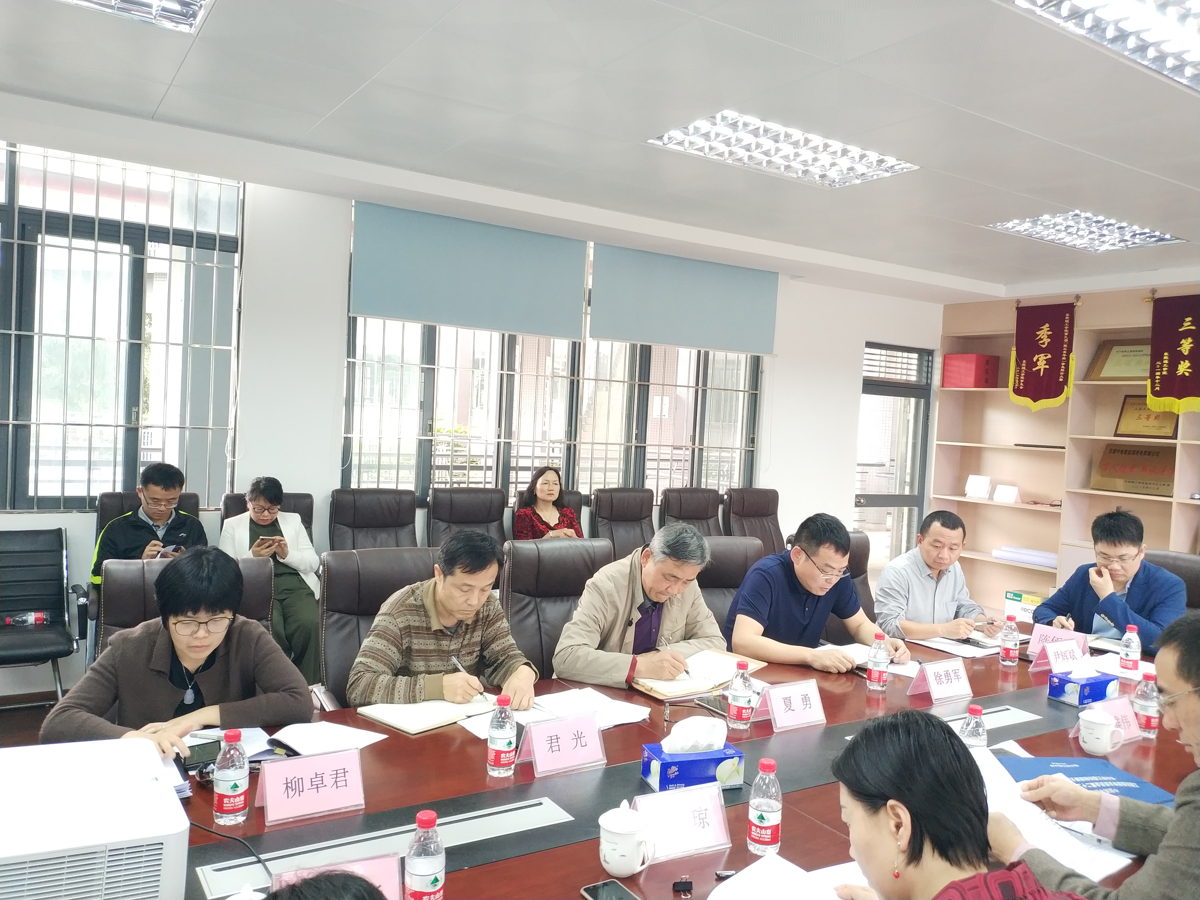 腐漫画
党总支召开2018年度党员领导干部民主生活会3.jpg