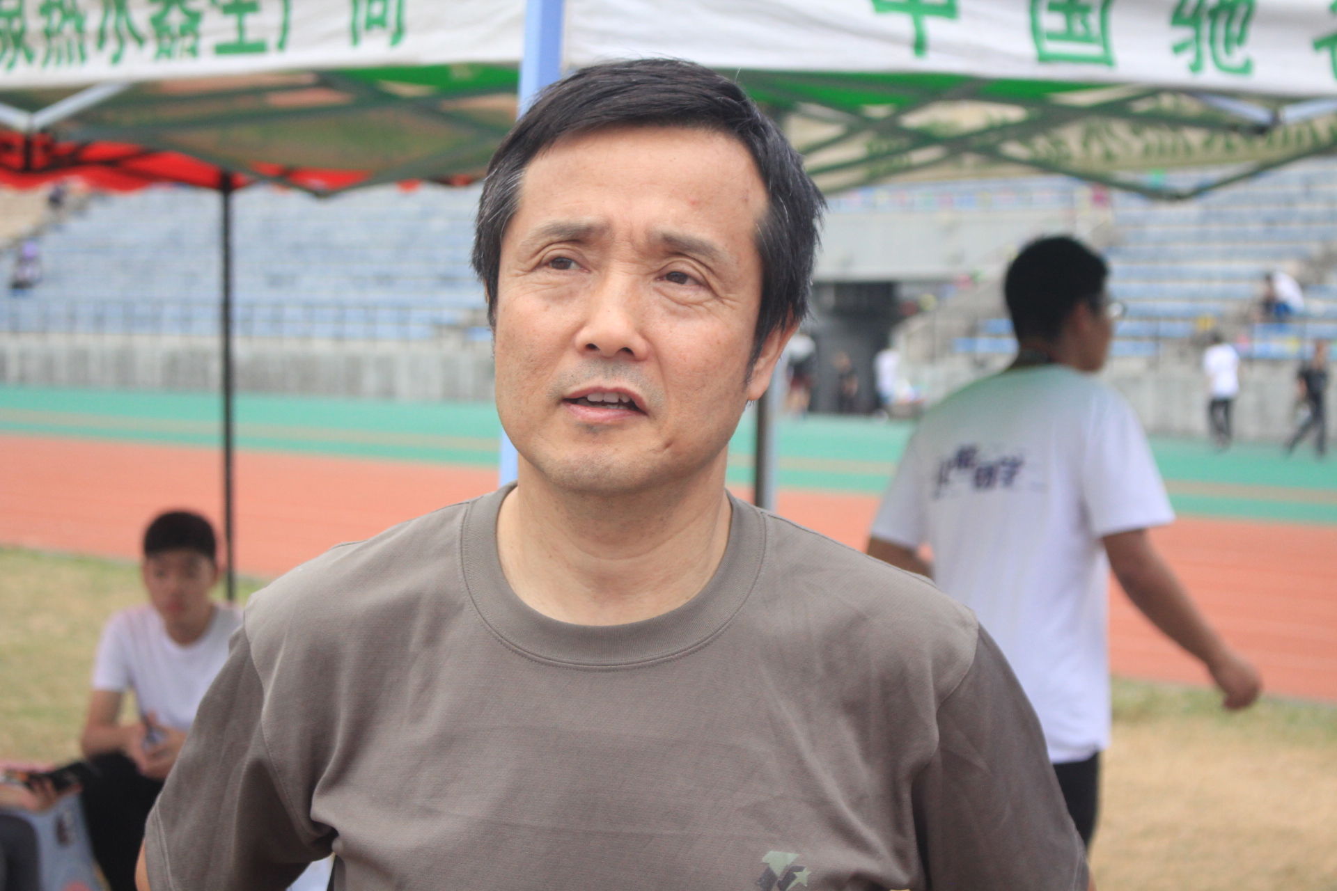 腐漫画
在校运会中勇夺佳绩4.JPG