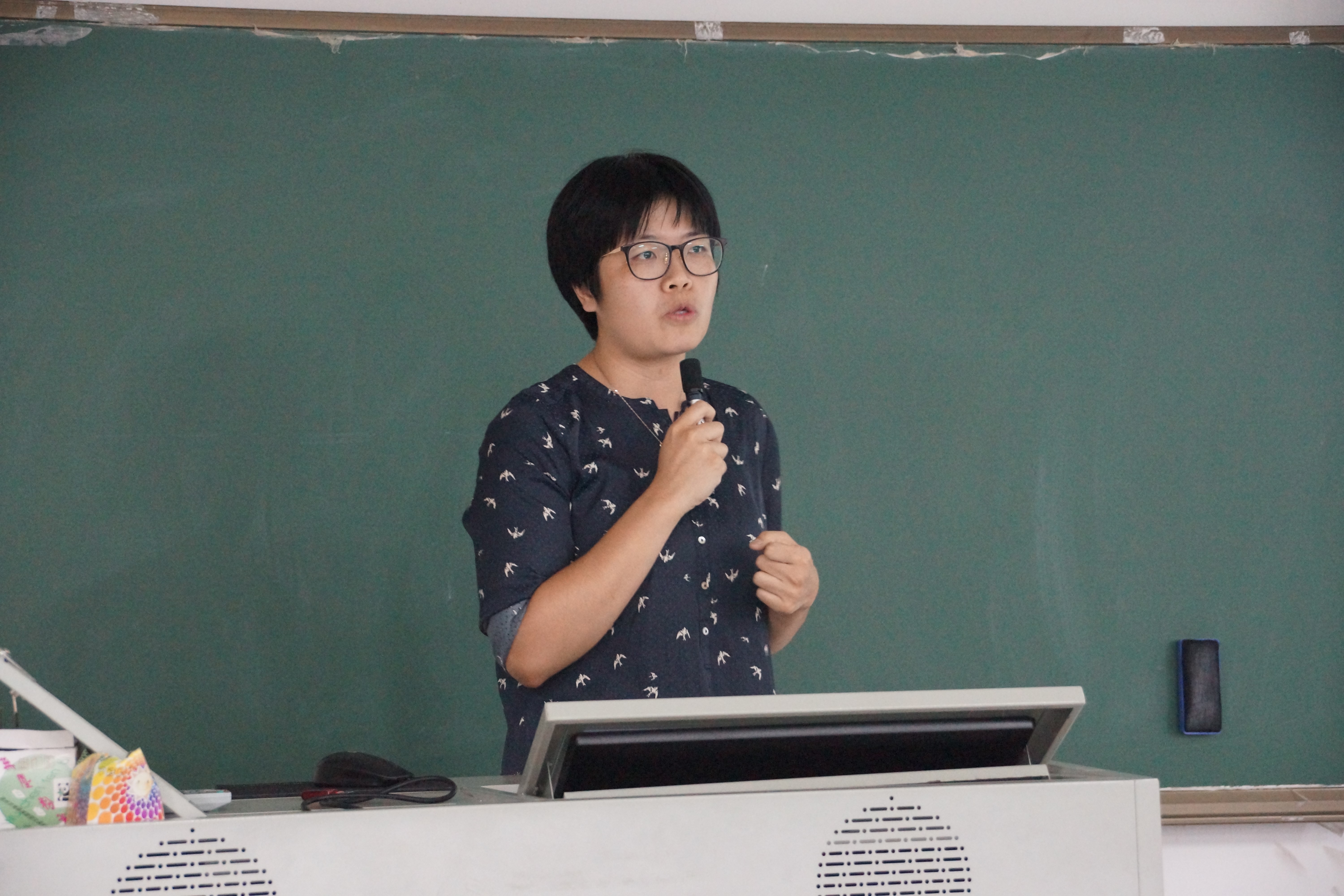 腐漫画
师生热议-争创一流本科教育2025行动计划-4.jpg