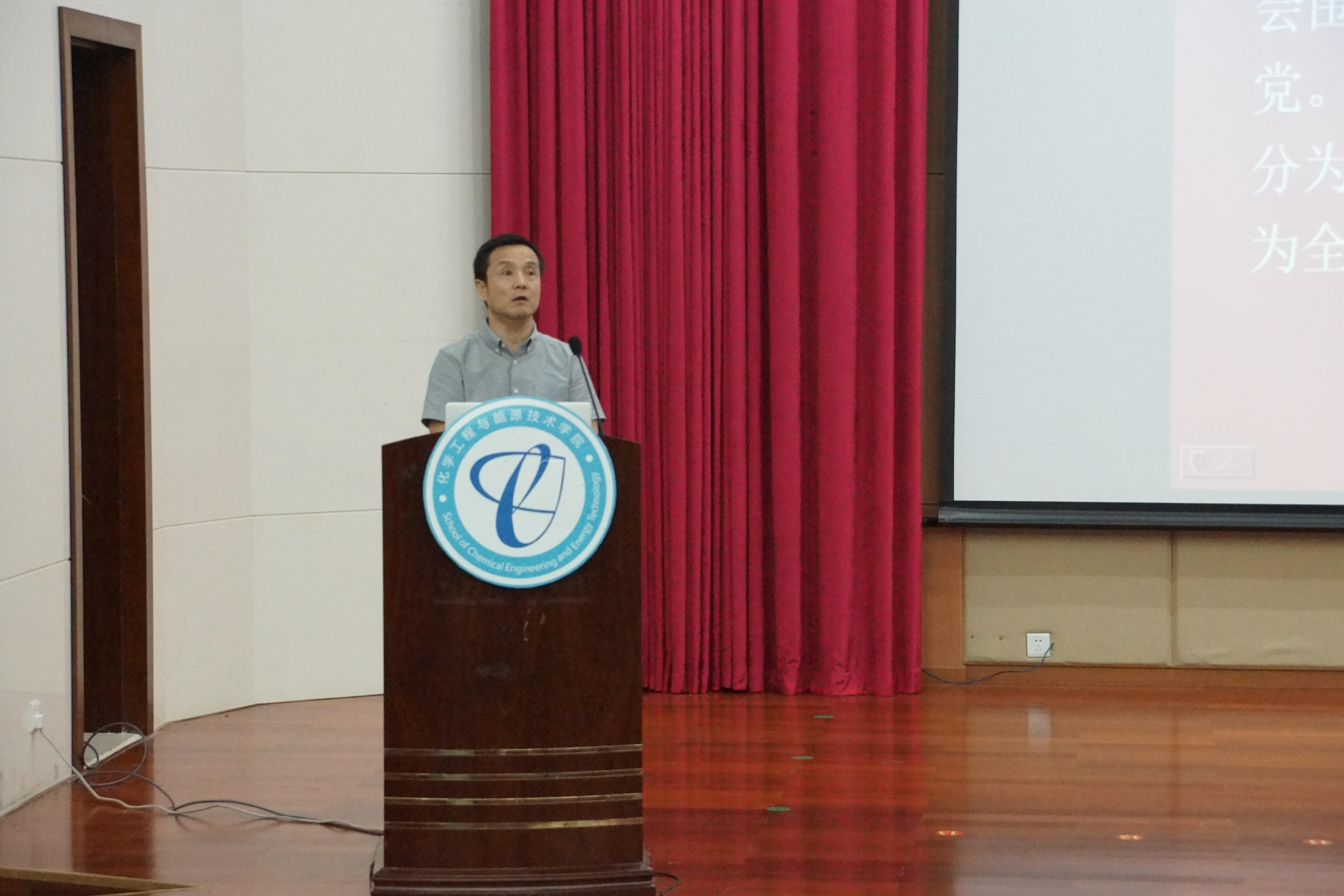 腐漫画
党总支书记君光为2018级新生上党课-1-.jpg