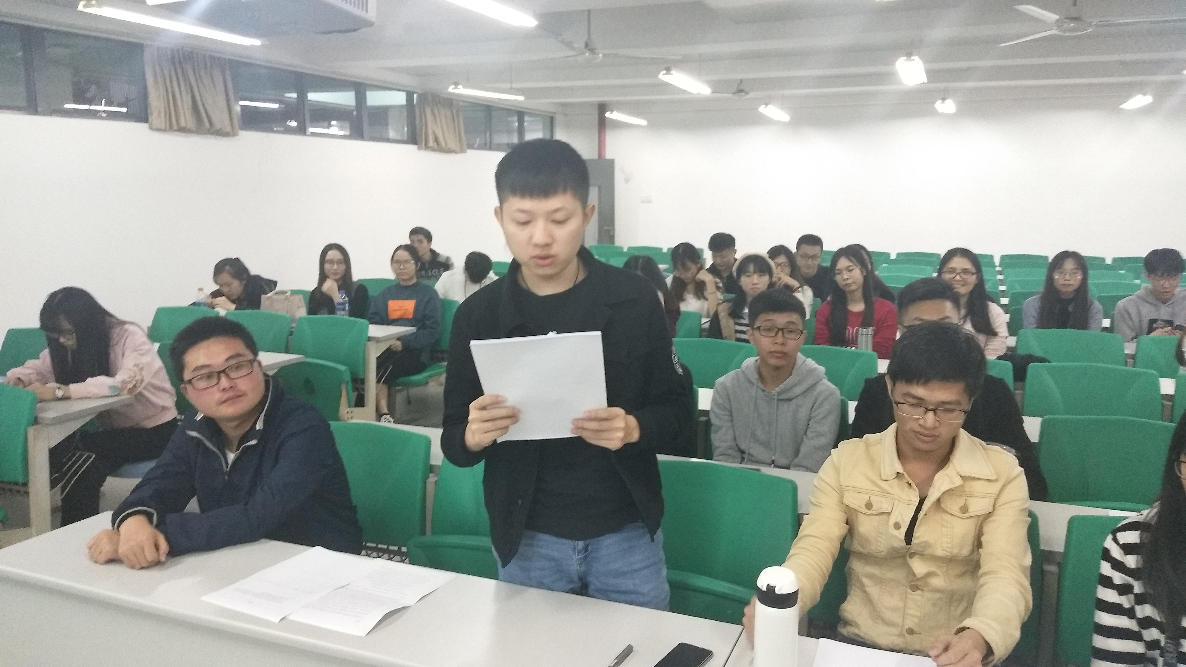 腐漫画
学生党支部顺利召开预备党员转正支部大会2.jpg