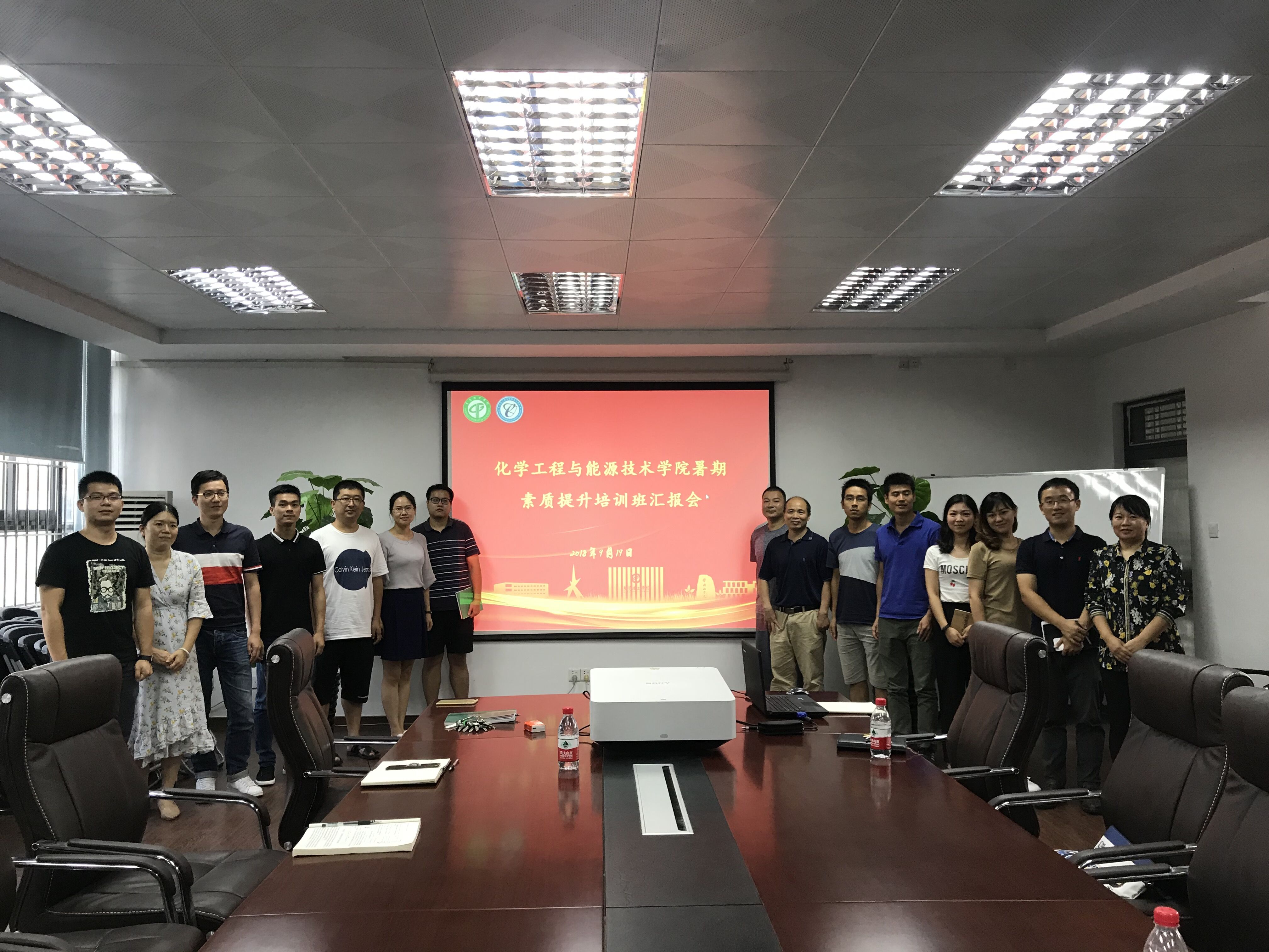 腐漫画
举行暑假培训分享总结会-1-.jpg