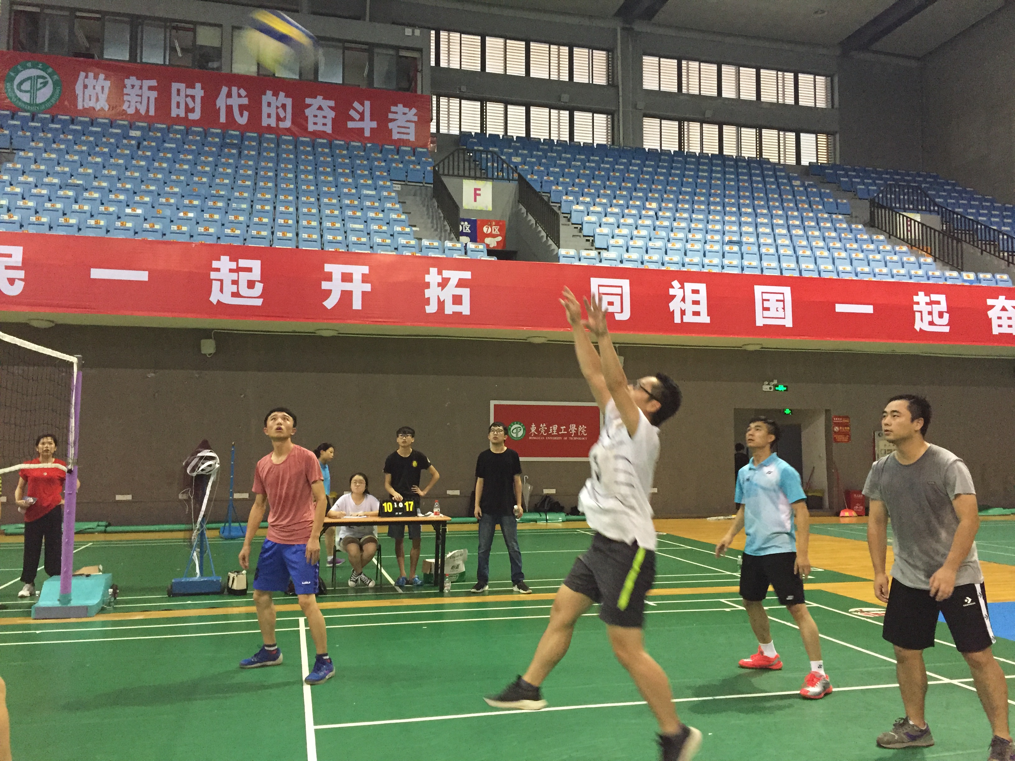 腐漫画
获学校教职工气排球比赛二等奖-2.jpg