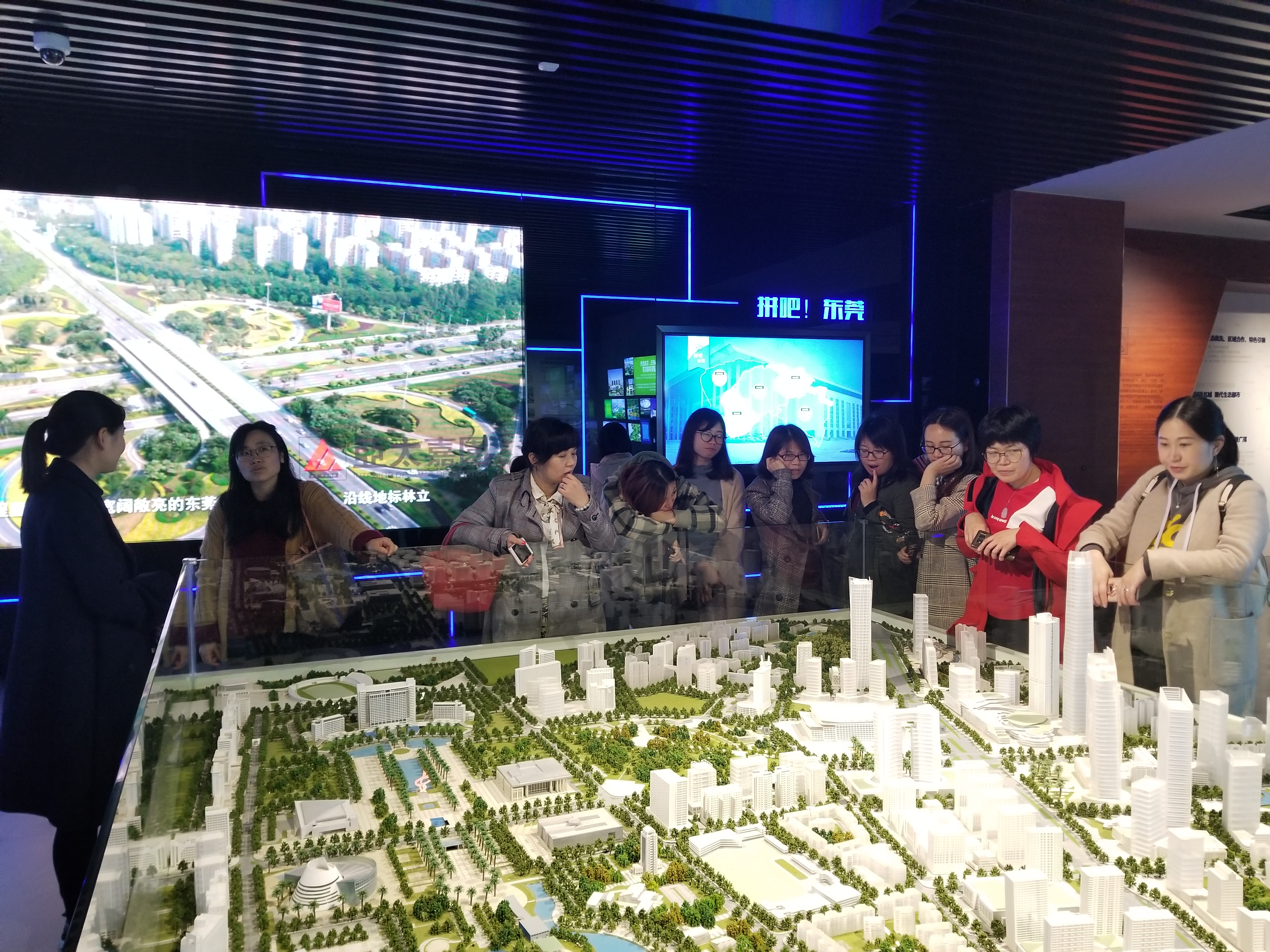 腐漫画
女教工欢庆国际妇女节5.jpg