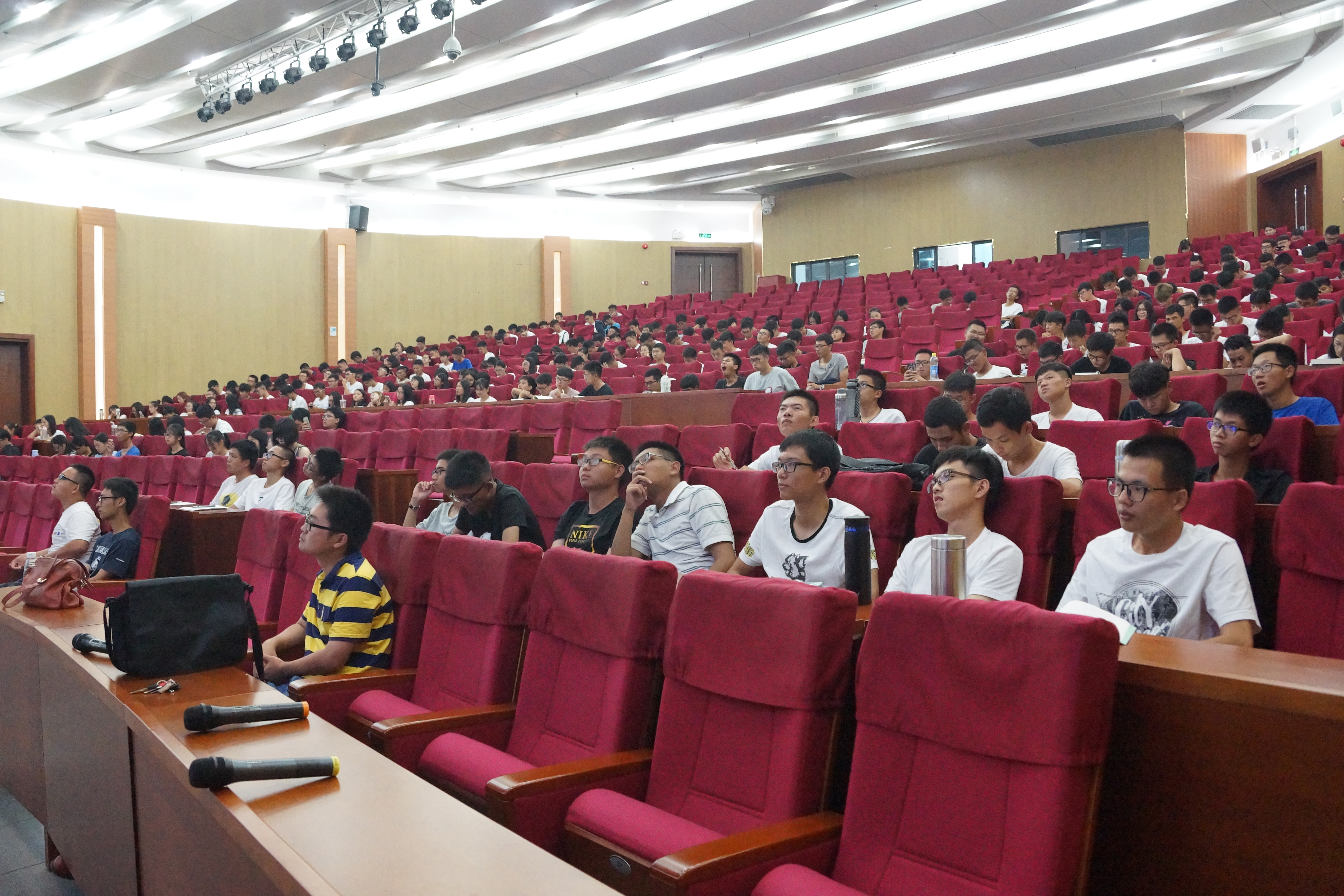 腐漫画
顺利举办健康卫生知识讲座3.jpg