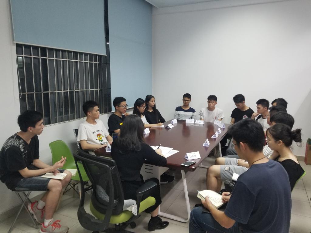 如何营造良好班风和学风-腐漫画
召开17级班级管理分享沙龙2.jpg