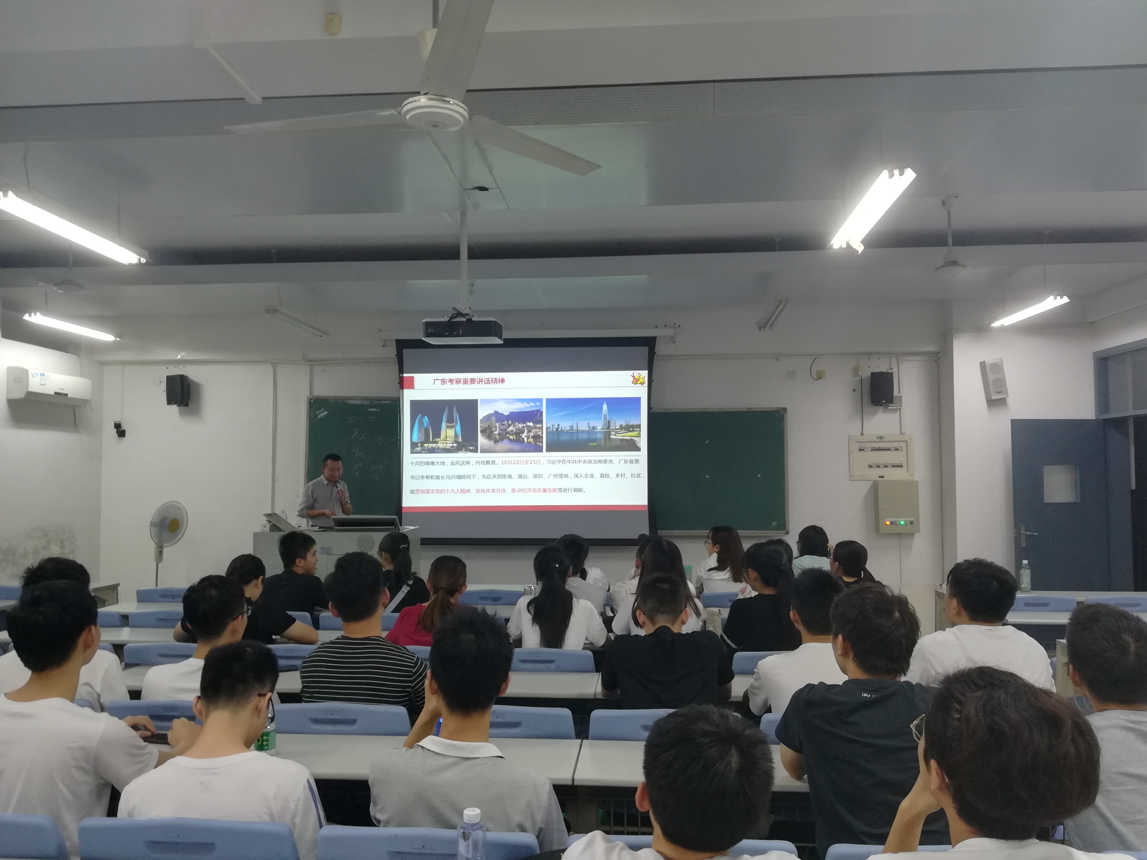 腐漫画
副院长尹辉斌给学生上班会课2-1-.jpg